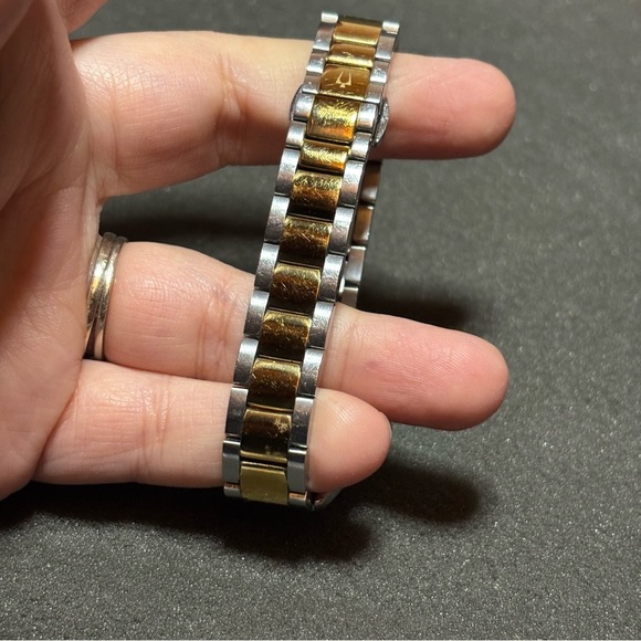 Bulova Ladies Quartz Watch Mother-of-Pearl Dial 22 Diamonds Gold & Silver Tone - Picture 4 of 8